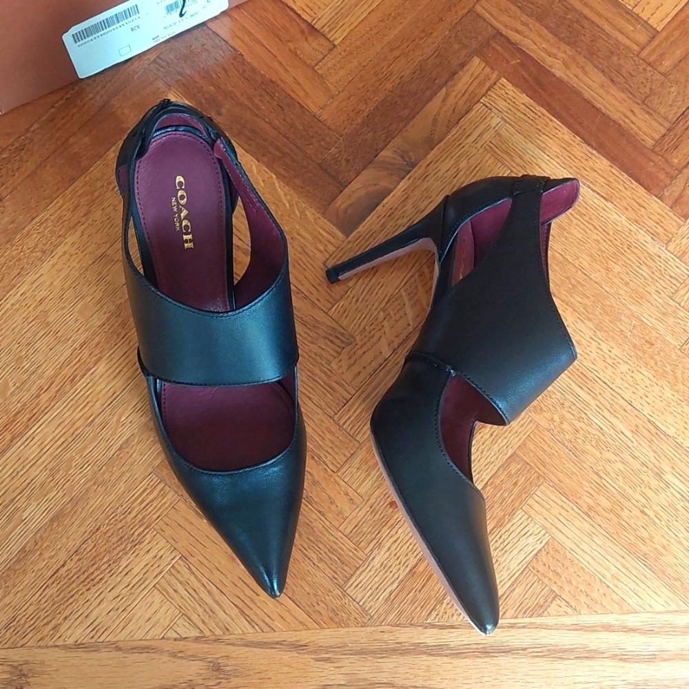 NIB women's Coach 3 inch black leather pump